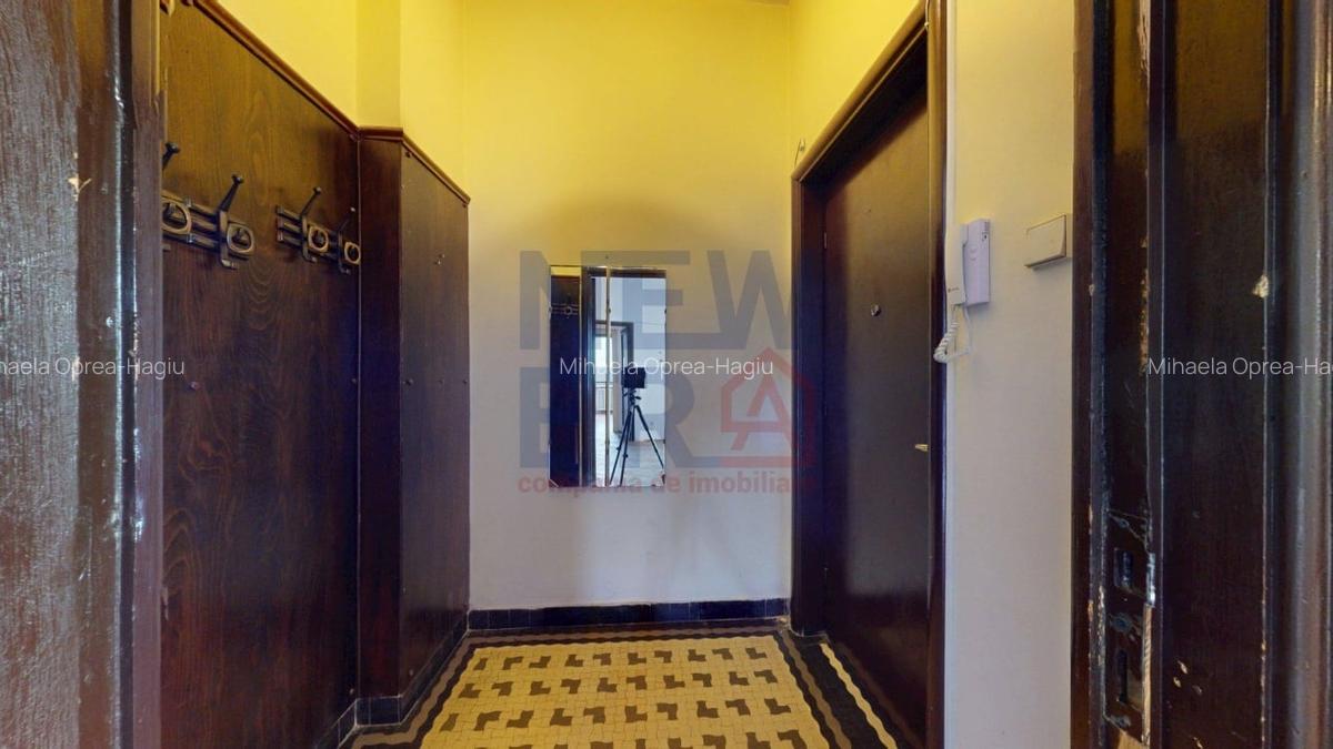 De Vanzare-Ap. Spatios si Luminos in Vila Interbelica- Bld Mircea Voda - 5 De Vanzare-Ap. Spatios si Luminos in Vila Interbelica- Bld Mircea Voda - 5