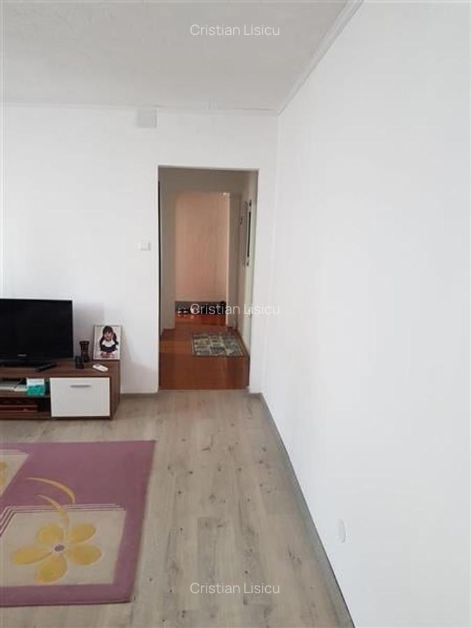 Apartament 3 camere,etaj 2, semidecomandat, renovat, zona ?mbovi?a - 3