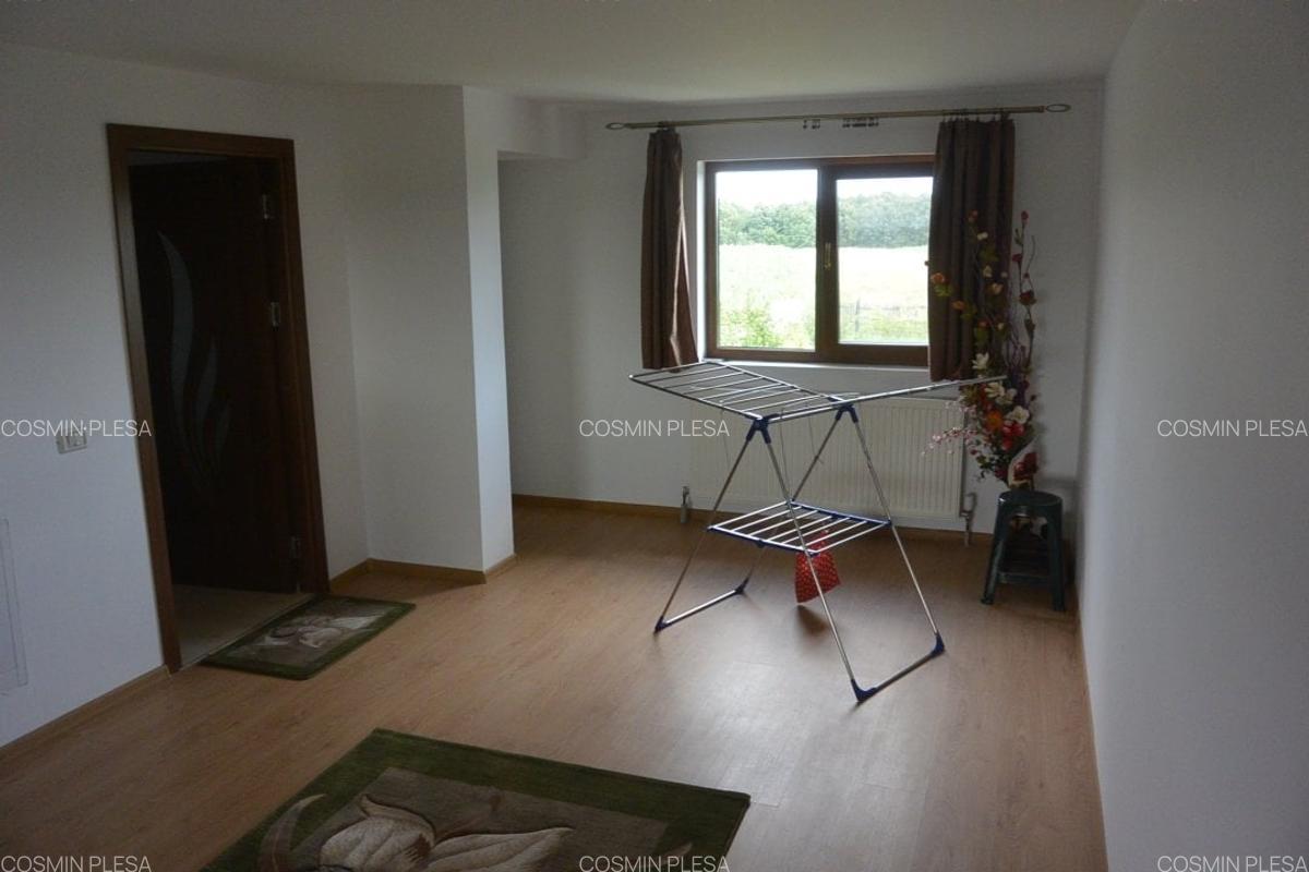 Casă cu 5 camere în Poiana Lacului - 8