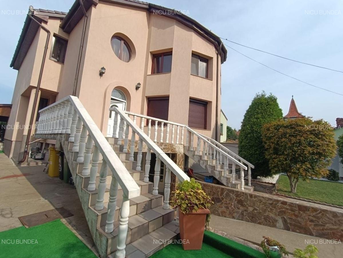 ? VILA DEOSEBITĂ DE VÂNZARE ÎN ARAD - ZONA CENTRALĂ - 8