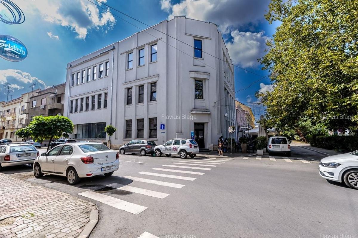 Clădire ultracentrală de vânzare Bulevardul Decebal Comision 0 - 1