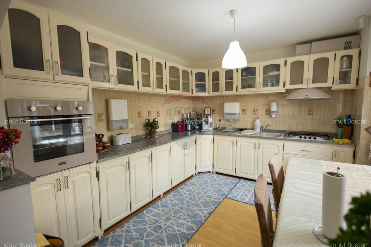 Casa spatioasa de vanzare - 59
