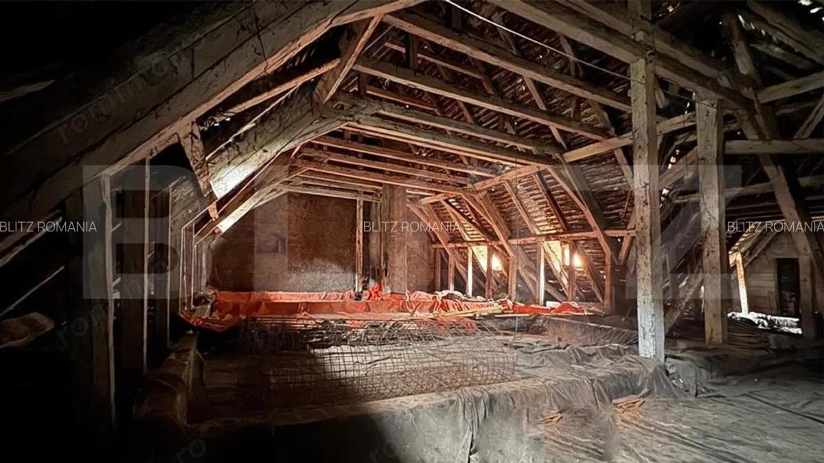 Pod spai?os, transformabil in apartamente, 285 mp, Pia?a Sfatului - 9