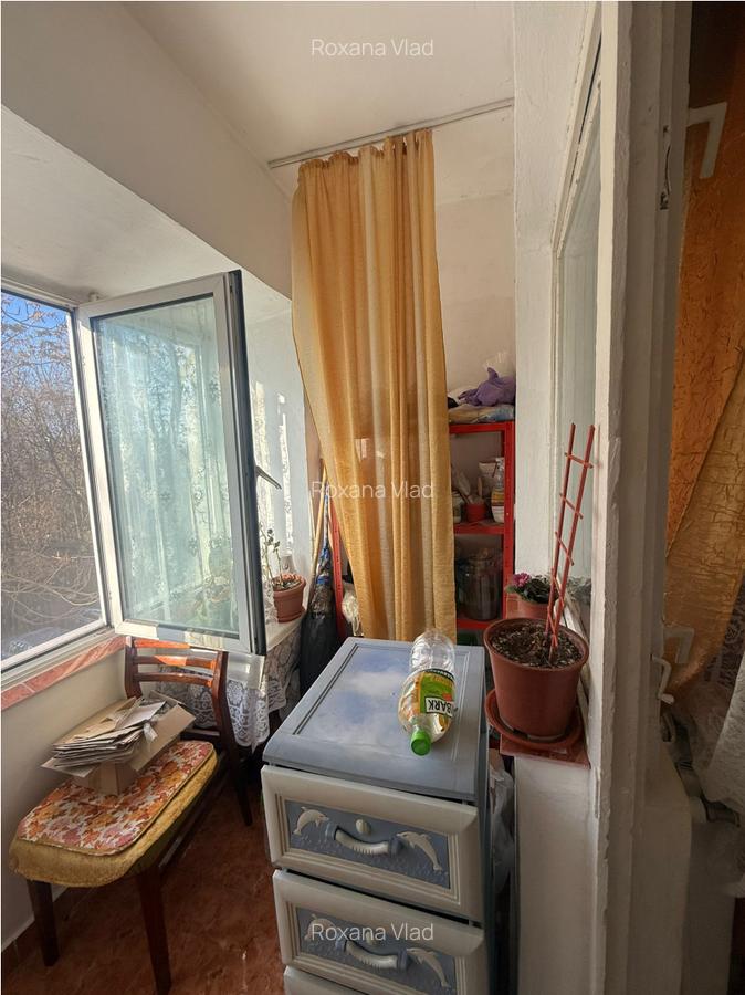Apartament două camere - zona Longinescu - etaj 2/3 - 7