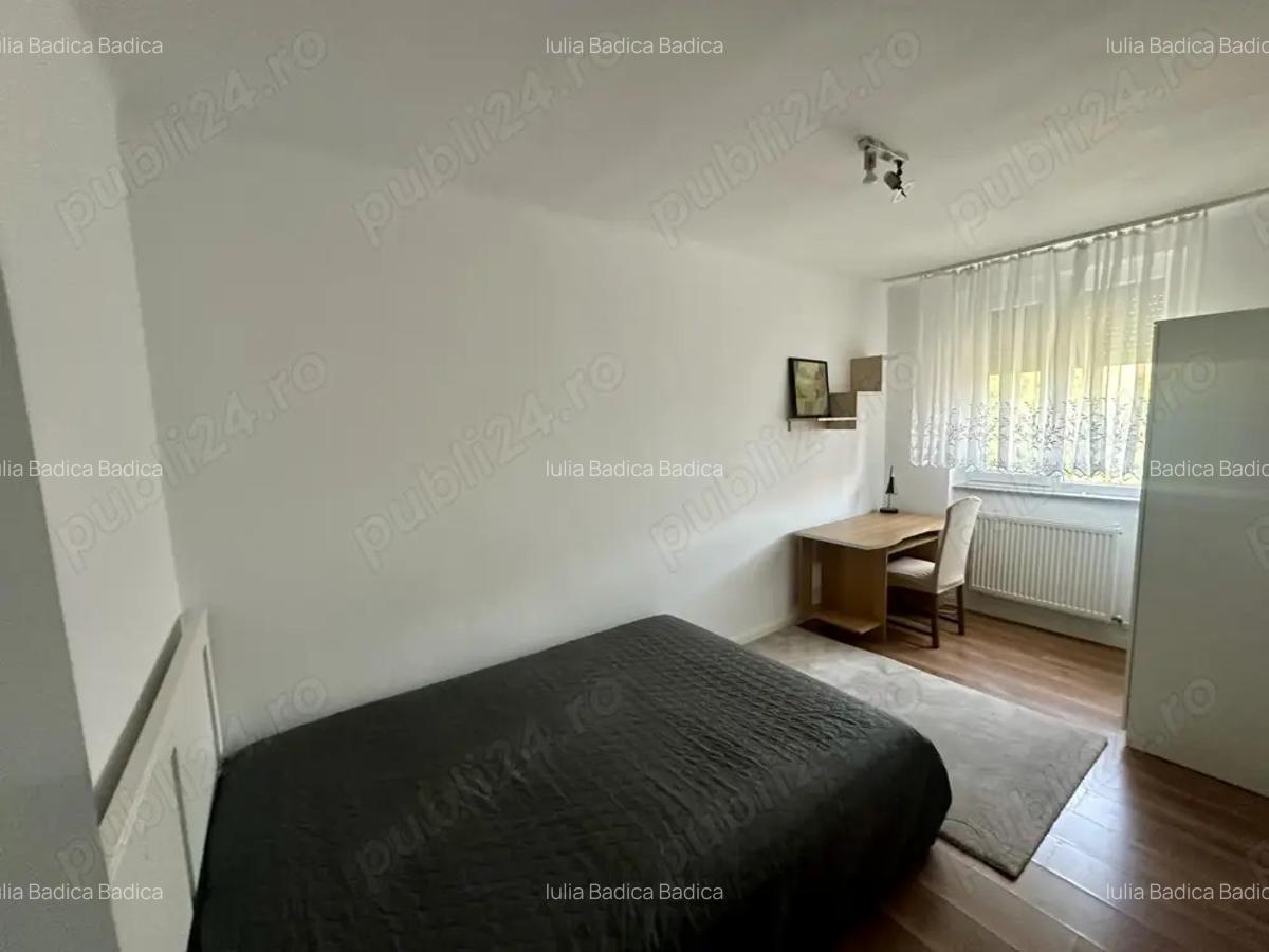 Proprietar inchiriez apartament 3 camere- Complexul studentesc - 1