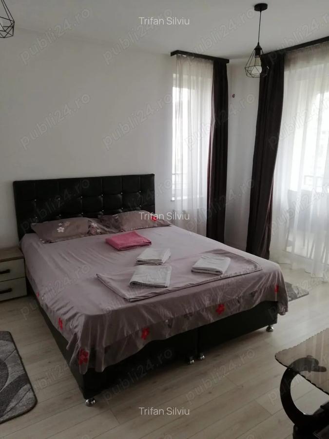 Inchiriez apartament doua camere zona Coresi. - 3