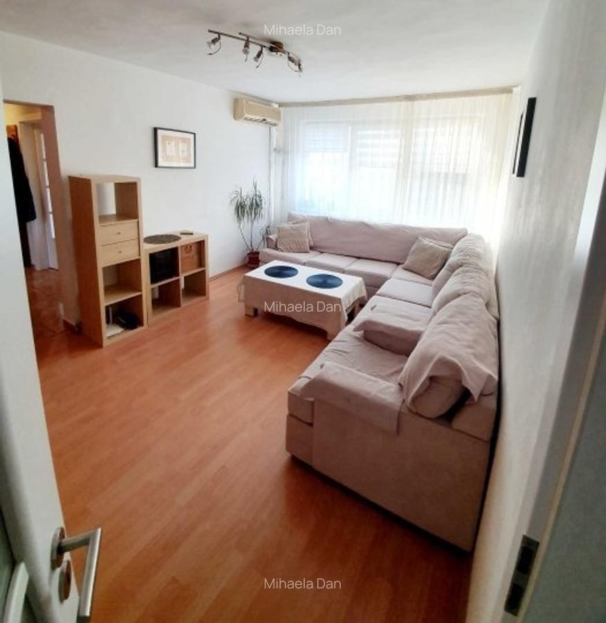 Apartament 3 Camere - Semidecomandat - Zona Colentina - 1