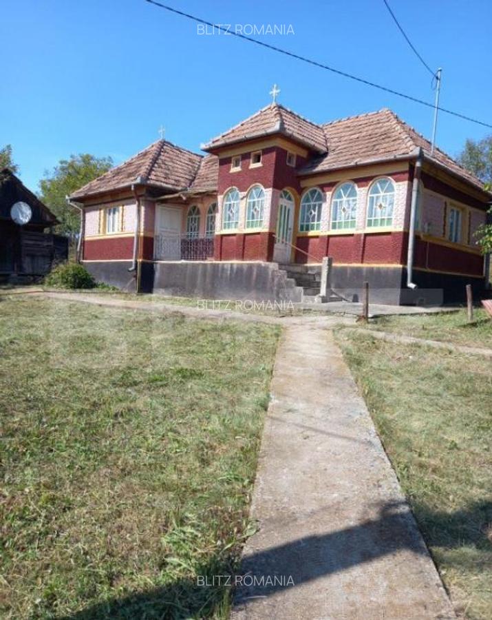 Casa rustica cu 3 camere, 79 mp, teren generos in Satul P - 1