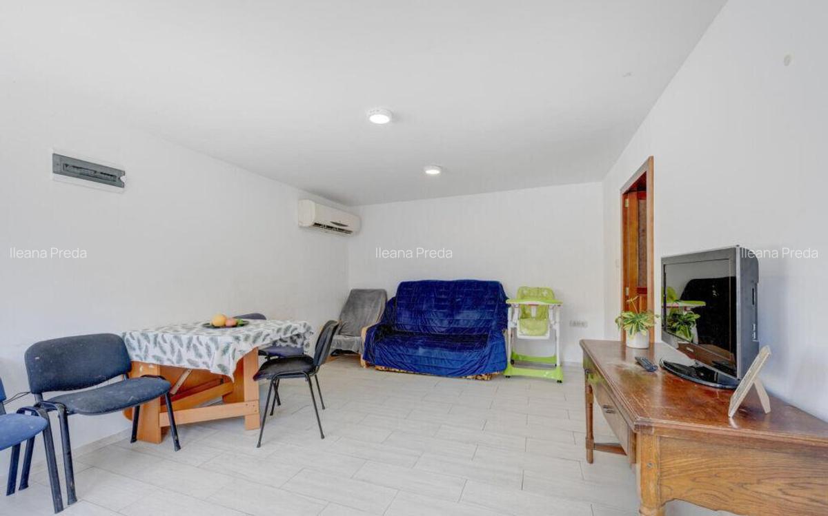 Casa de Maneciu Pamanteni, singur curte - 12