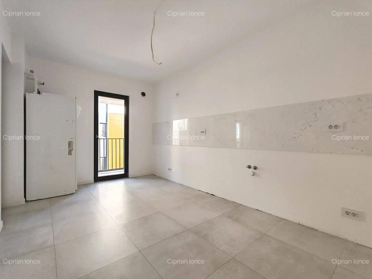 Apartament cu 3 camere decomandat în Titan - 18
