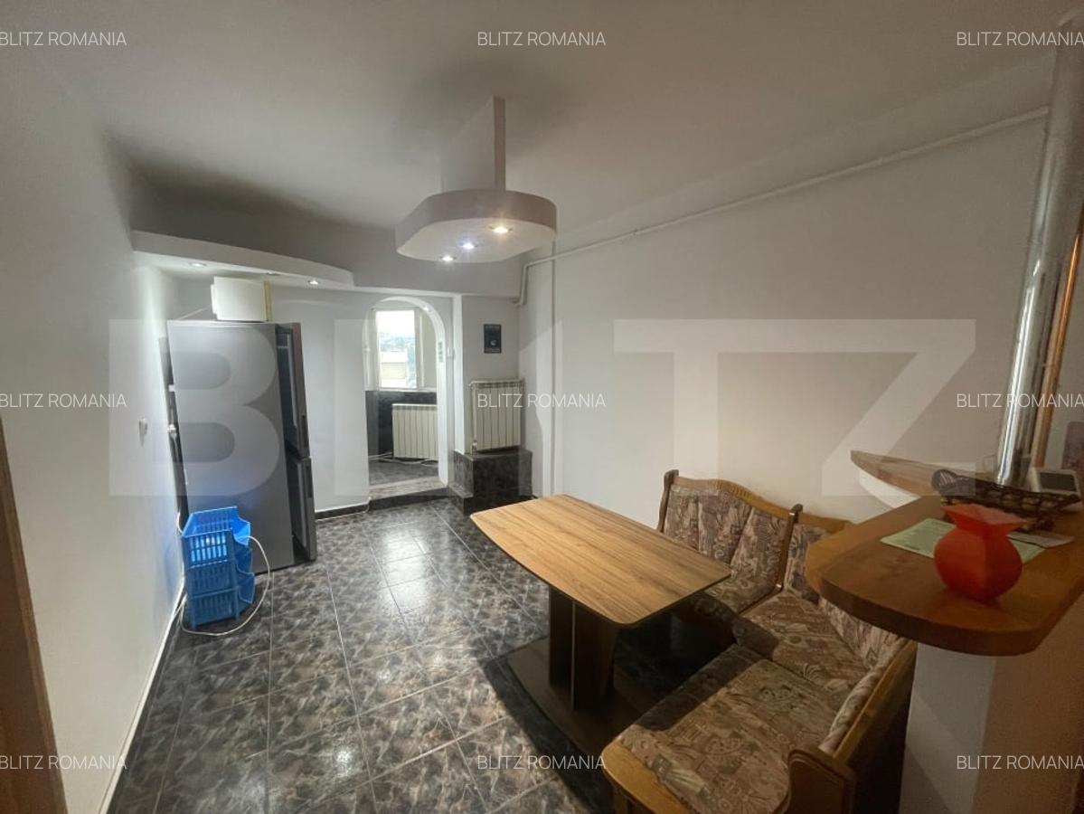 Apartament de vanzare, cu 3 camere, decomandat, 84 mp, zona pasaj Nicolina - 10