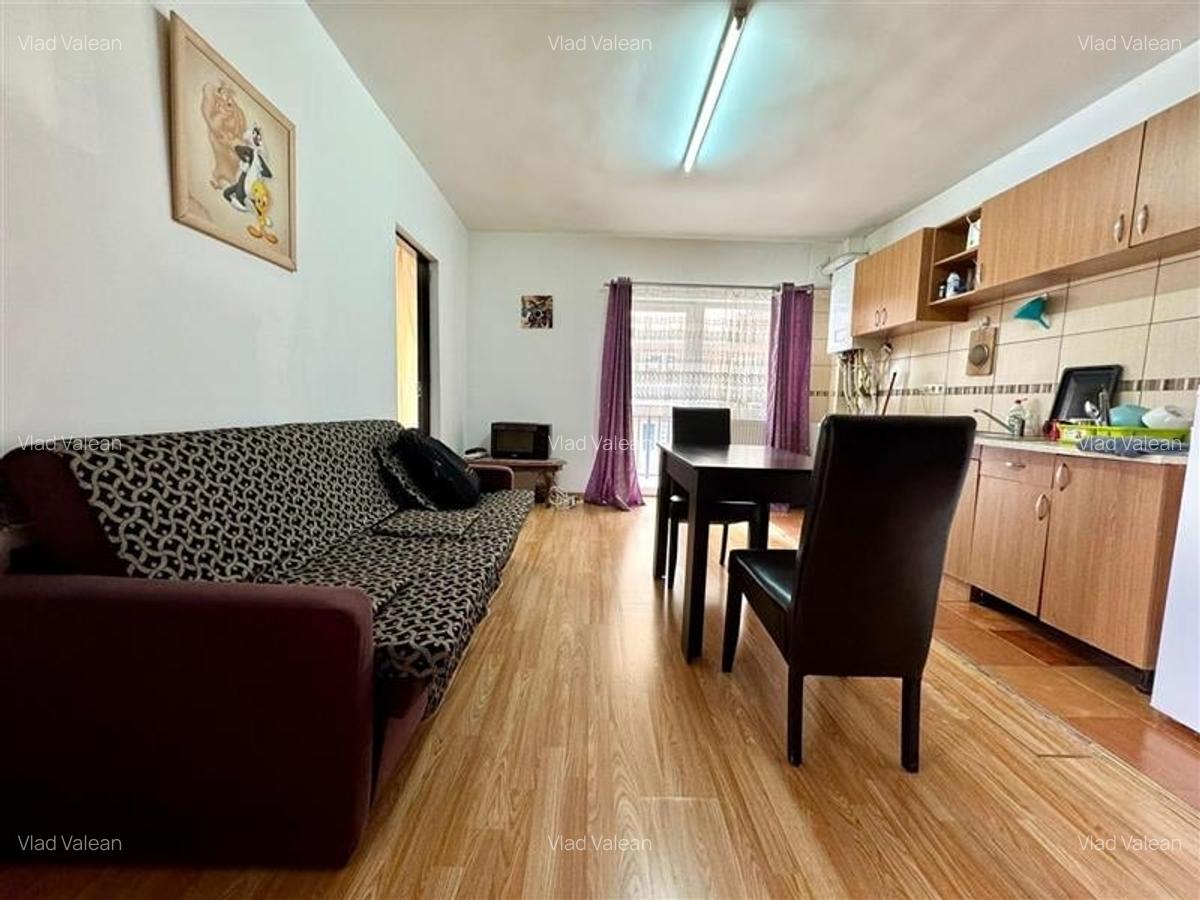 Apartament 3 camere , 52 mp , parcare in zona OMV - 5