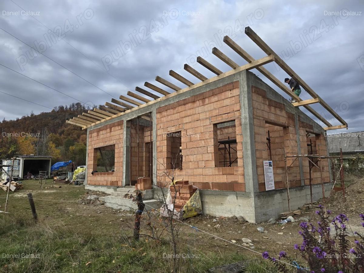 Casa noua ..cu 9 ari teren - 10