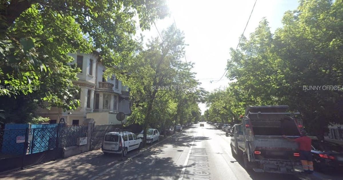 Casă cu 7 camere în P-ța Romană - 1