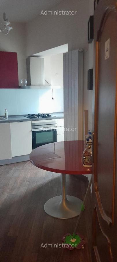 Piata Muncii –parter vila  120mp +demisol 100mp, curte 200mp - 9