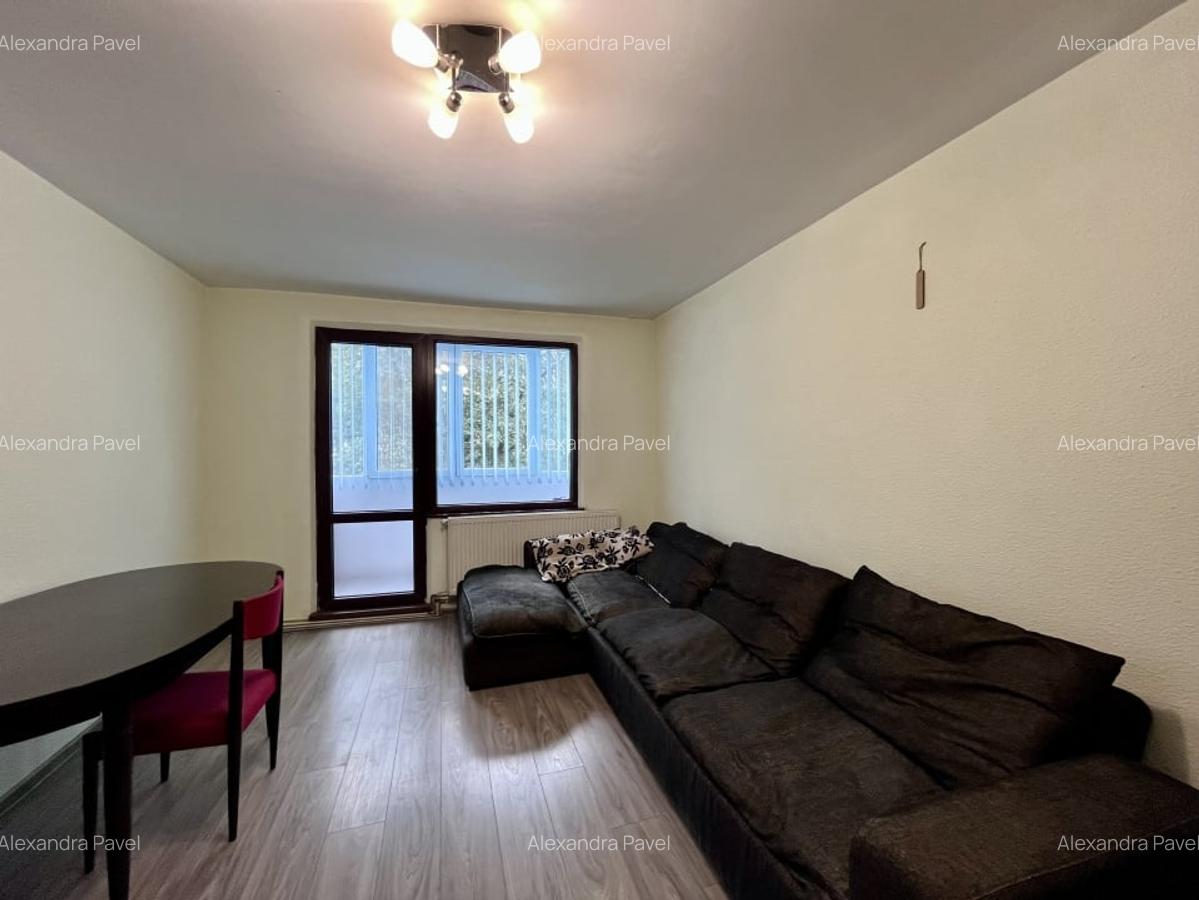 Apartament cu 4 camere in Tractorul - 1