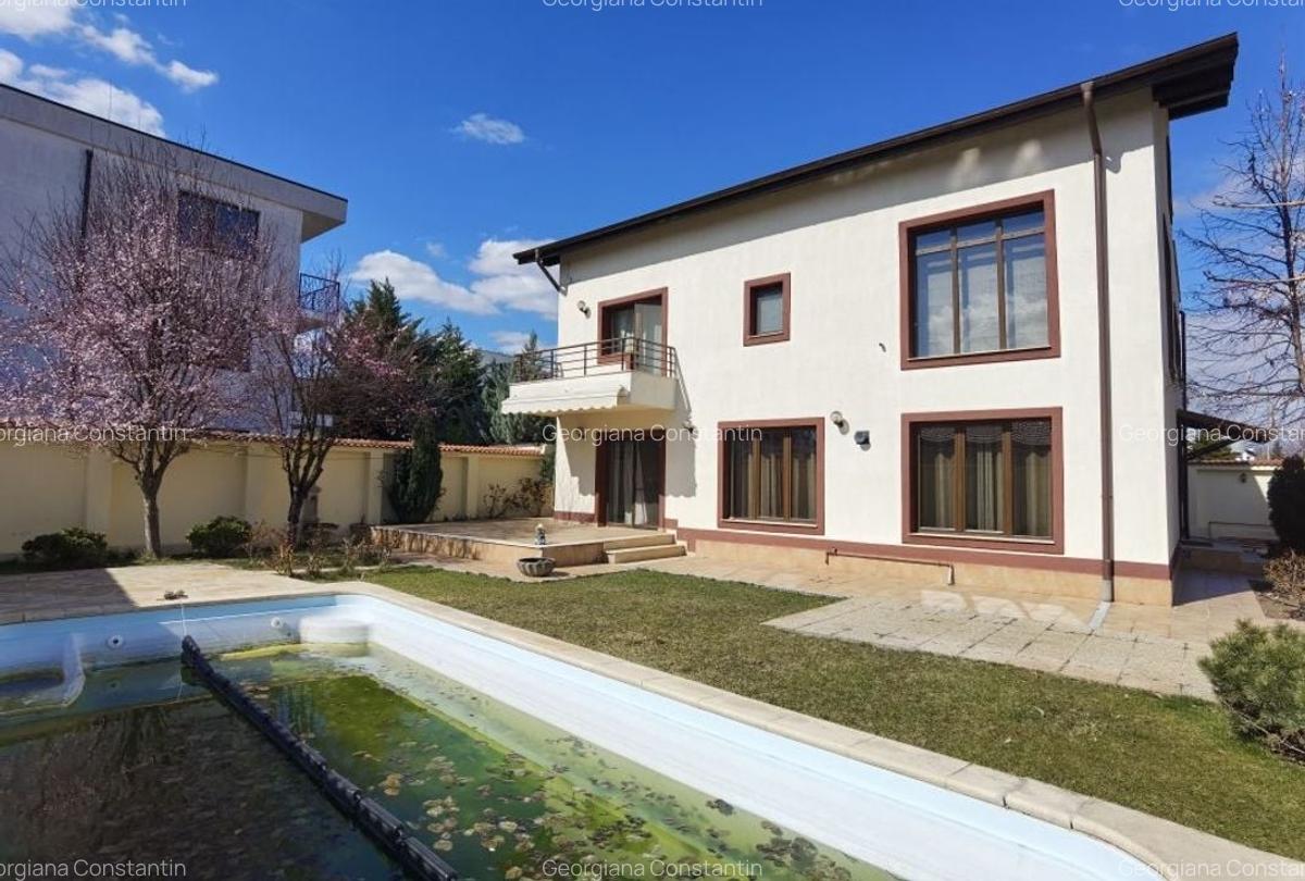 Vila spatioasa, mobilata, piscina proprie - 1