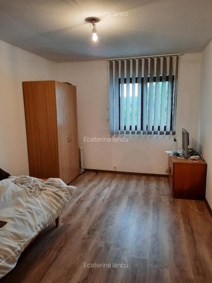 Casă cu 6 camere în Românești - 15