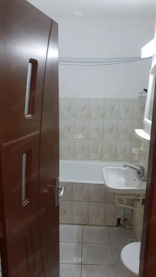 Particular ofer spre inchiriere ap 3 camere, str.Independentei - 9