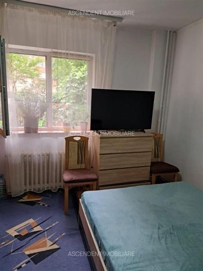 Apartament cu 3 camere decomandat în Central - 1