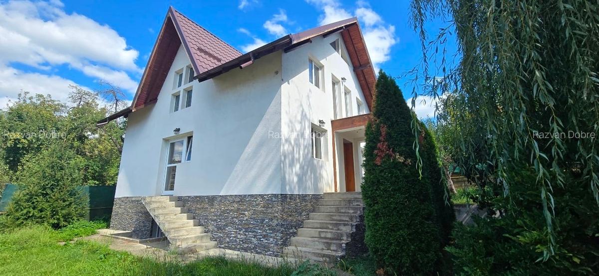 Se vinde casa in Provita de jos, central pozitionata, mobilata si utilata. - 3