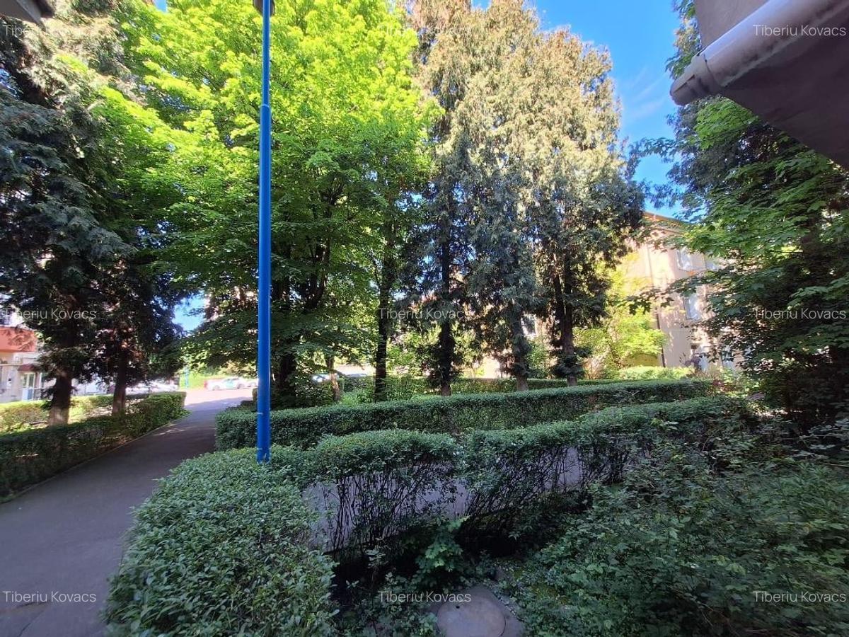 Apartament cu 2 camere semidecomandat în Tractorul - 2