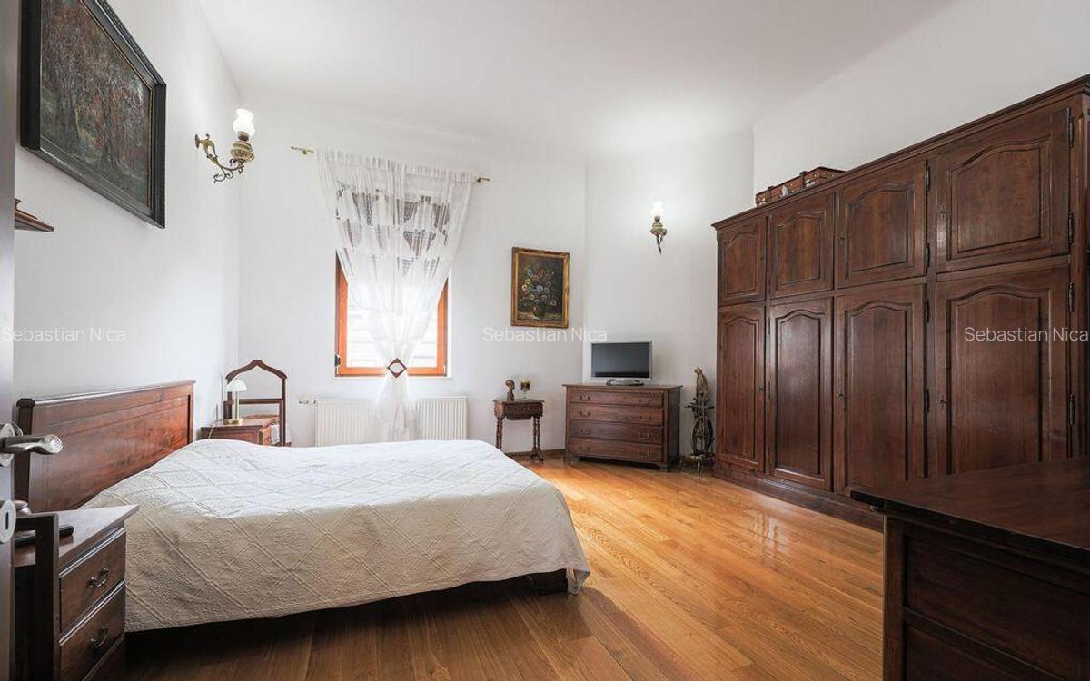 Apartament ultracentral cu 3 camere, 2 bai ?i curte pri... - 7