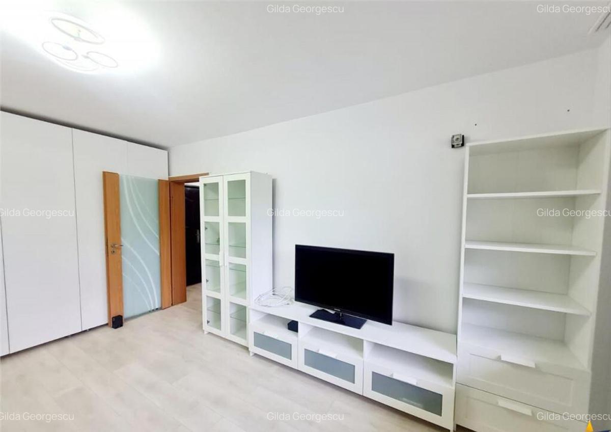 Apartament decomandat, suprafata generoasa, cu boxa si loc d - 10