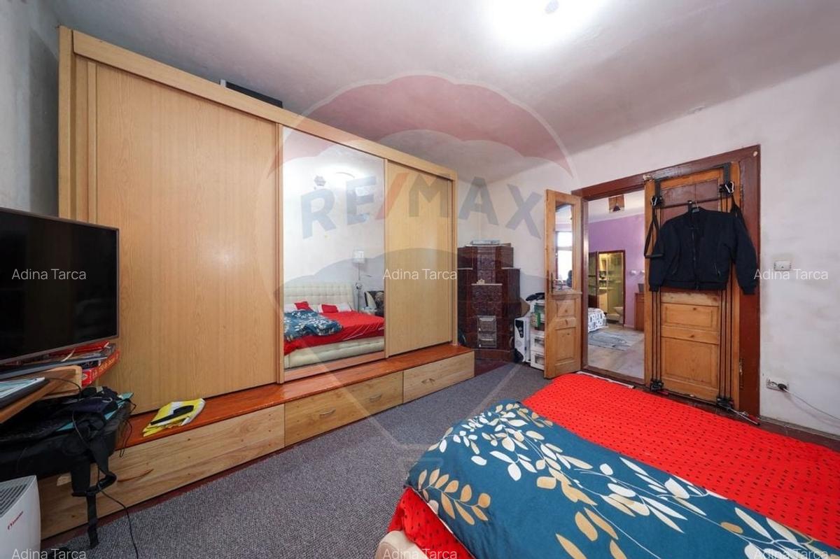 2 case cu curte proprie - locatie centrala - 13