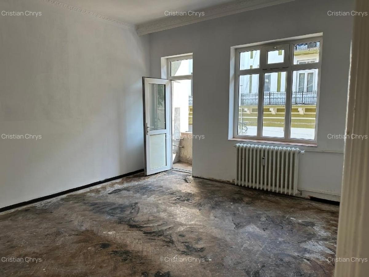 Apartament 4 camere decomandat - 1