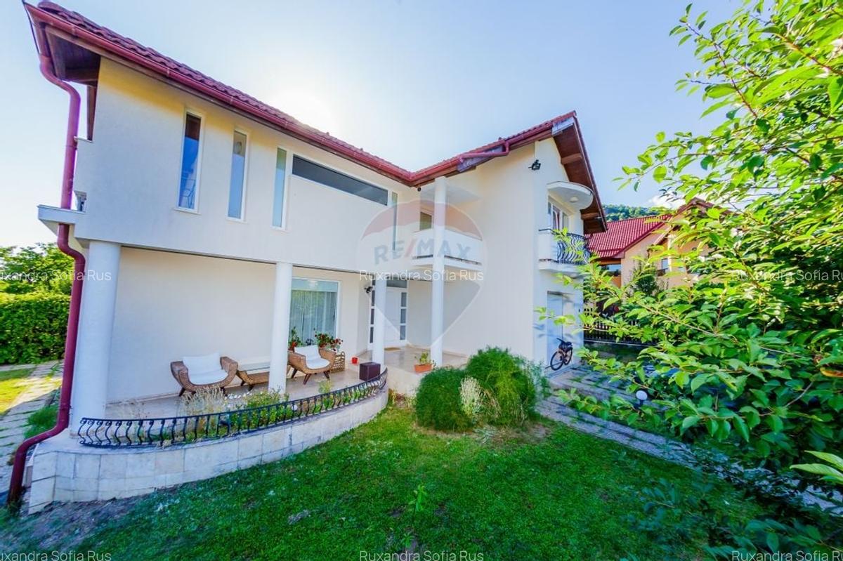 Casa eleganta in zona exclusivista, cu priveliste de vis - 2