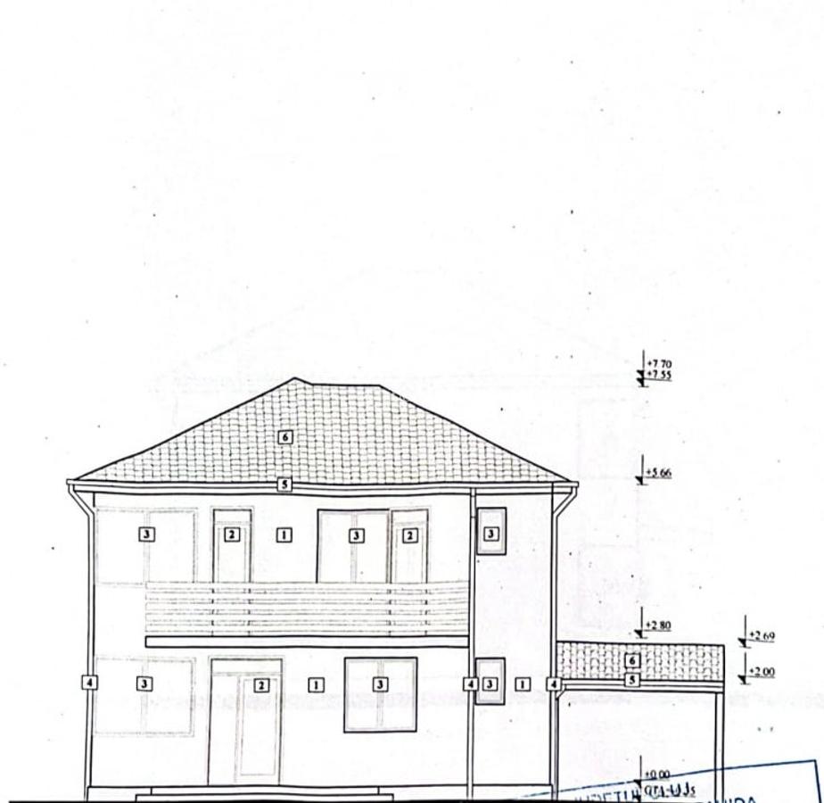 Casa individuala de vanzare in Dezmir zona centrala  5 cam 120mp si teren 380mp - 1