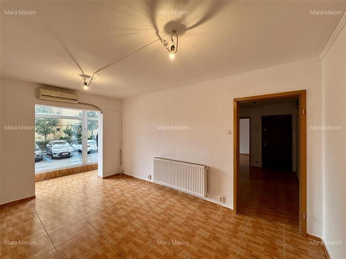 Spatiu comercial de inchiriat cu vitrina si - 2