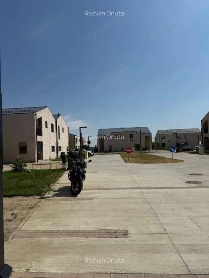 Casa spa?ioasa de inchiriat / vanzare in Complex Liziera de Lac Frumu?ani - 11