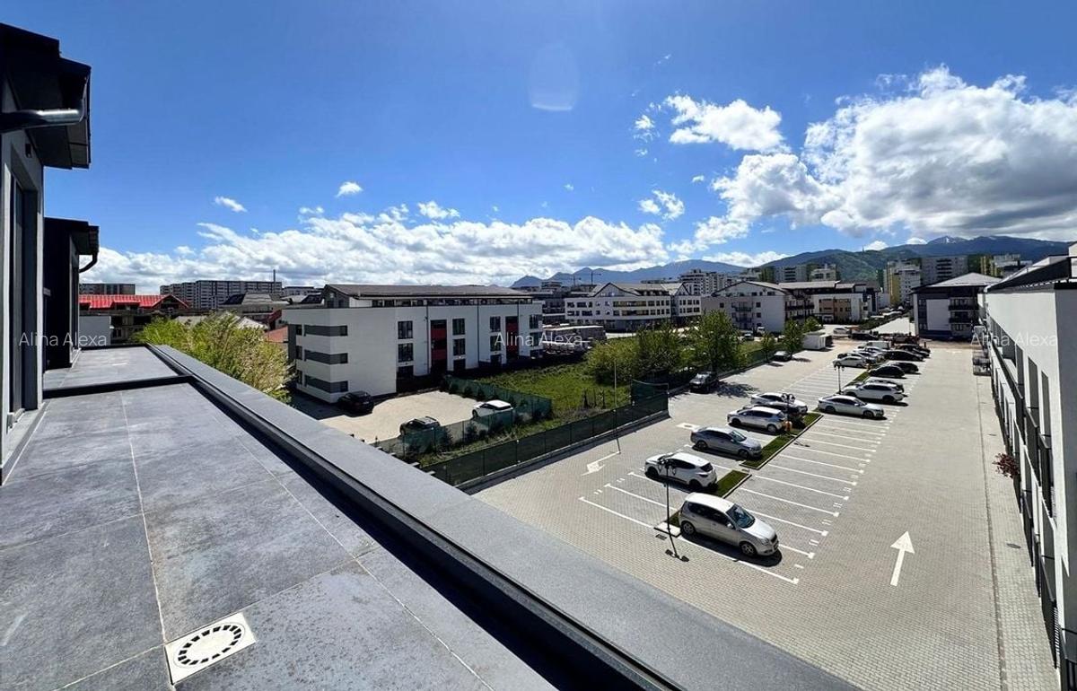 Apartament cu 3 camere decomandat în Tractorul - 3