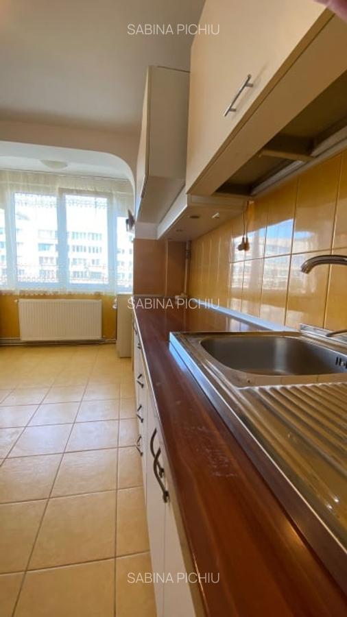 Inchiriere apartament 3 camere - Bd. Victoriei, decomandat, mobilat, disponibil - 2