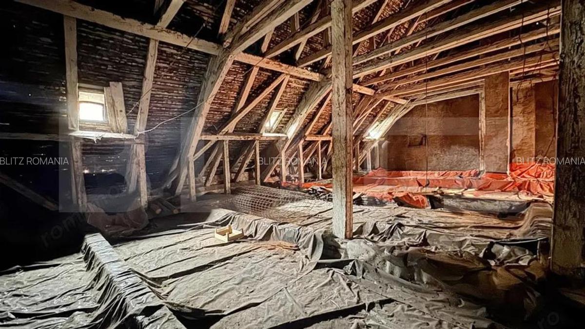 Pod spai?os, transformabil in apartamente, 285 mp, Pia?a Sfatului - 8