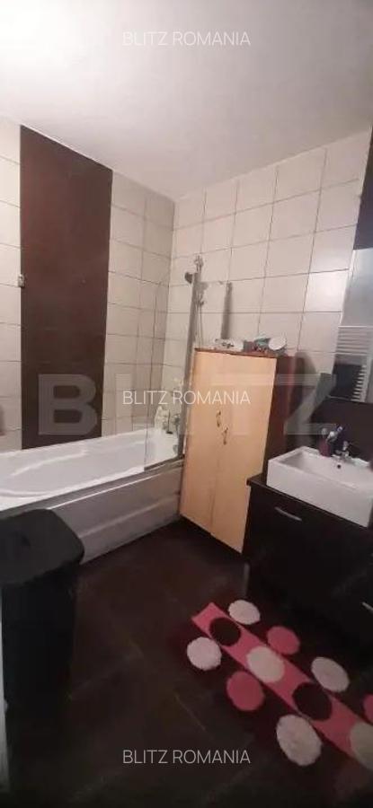 Apartament de vanzare, cu 3 camere, 70 mp, zona Strand - 5