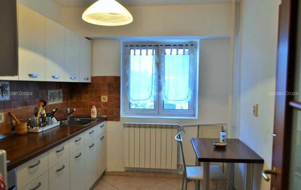 Apartament cu 4 camere decomandat în Victoriei - 4