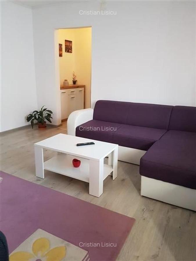 Apartament 3 camere,etaj 2, semidecomandat, renovat, zona ?mbovi?a - 1