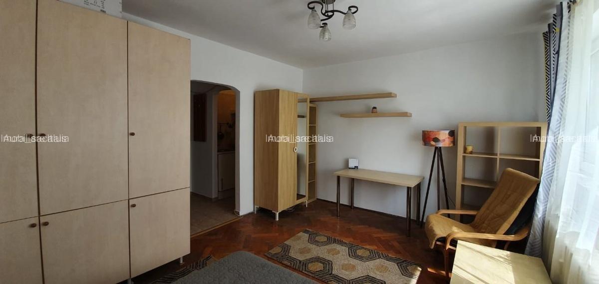 Garsoniera situata pe B-dul Iancu de Hunedoara la etajul 3, bloc izolat - 7