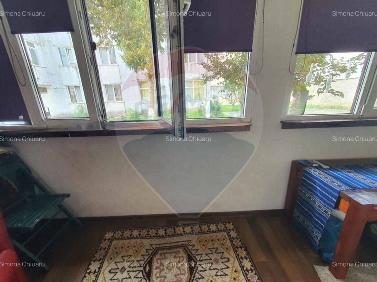 Apartament cu 3 camere de vanzare in zona Est Roman - 3