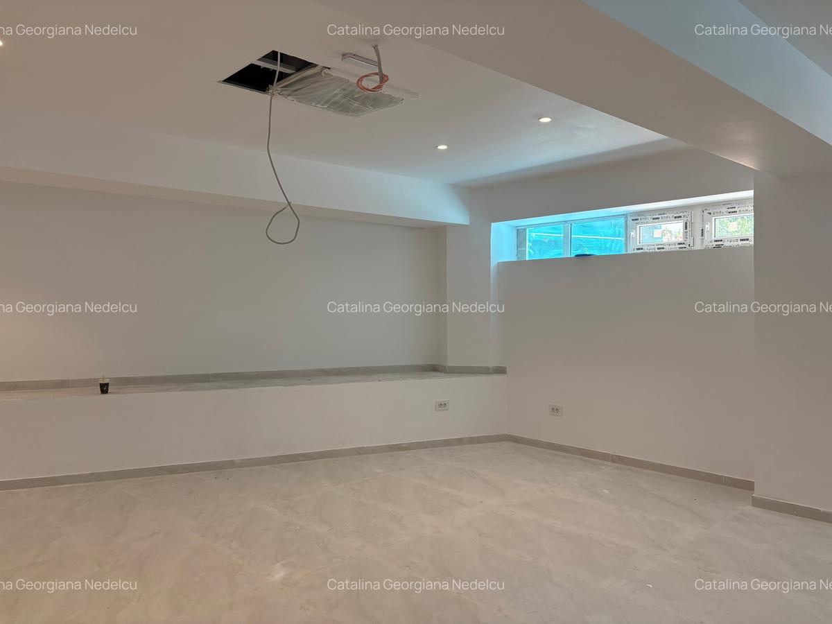 Unirii, sp.comercial, 100mp, demisol, pretabil salon/spa, 1500Euro/lun - 2