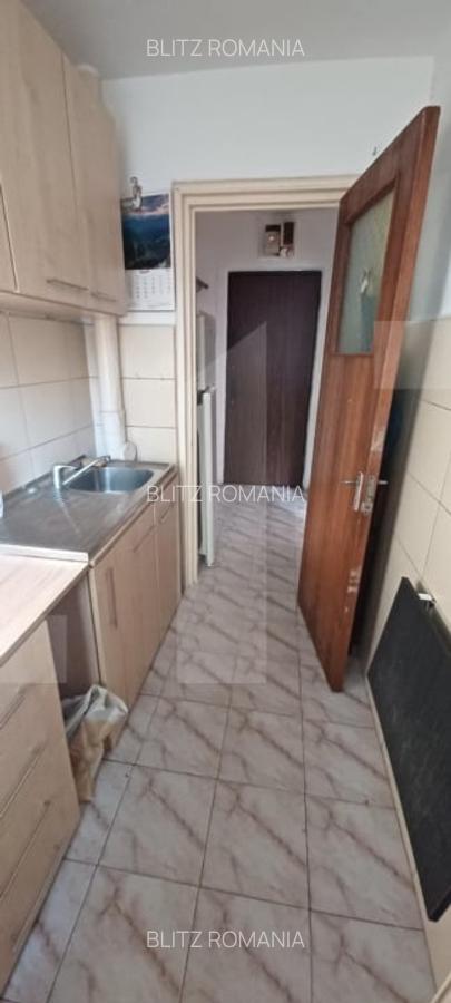 Garsoniera 25 mp, parter, ideala renovare, langa Plaza & metrou - 2 Garsoniera 25 mp, parter, ideala renovare, langa Plaza & metrou - 2
