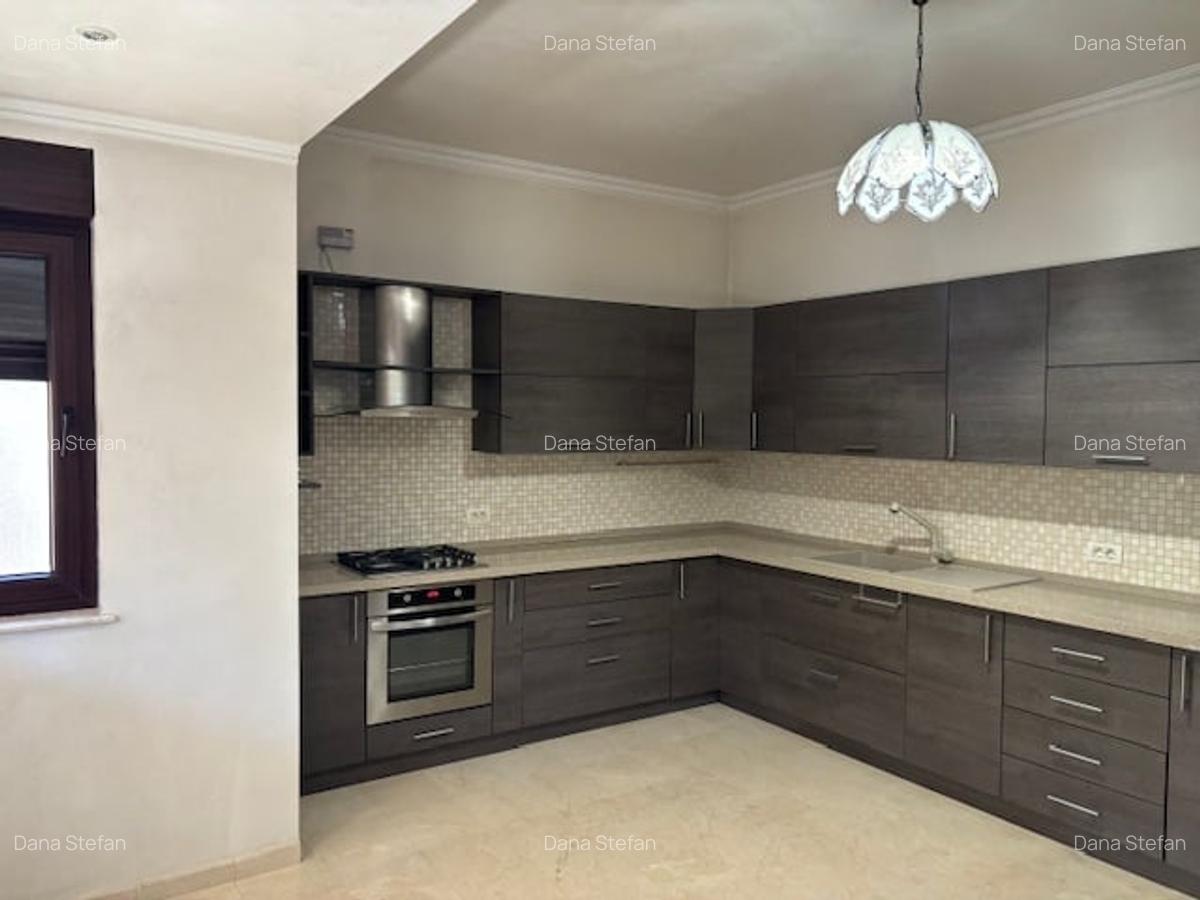 Casă cu 8 camere în Bucureștii Noi - 9