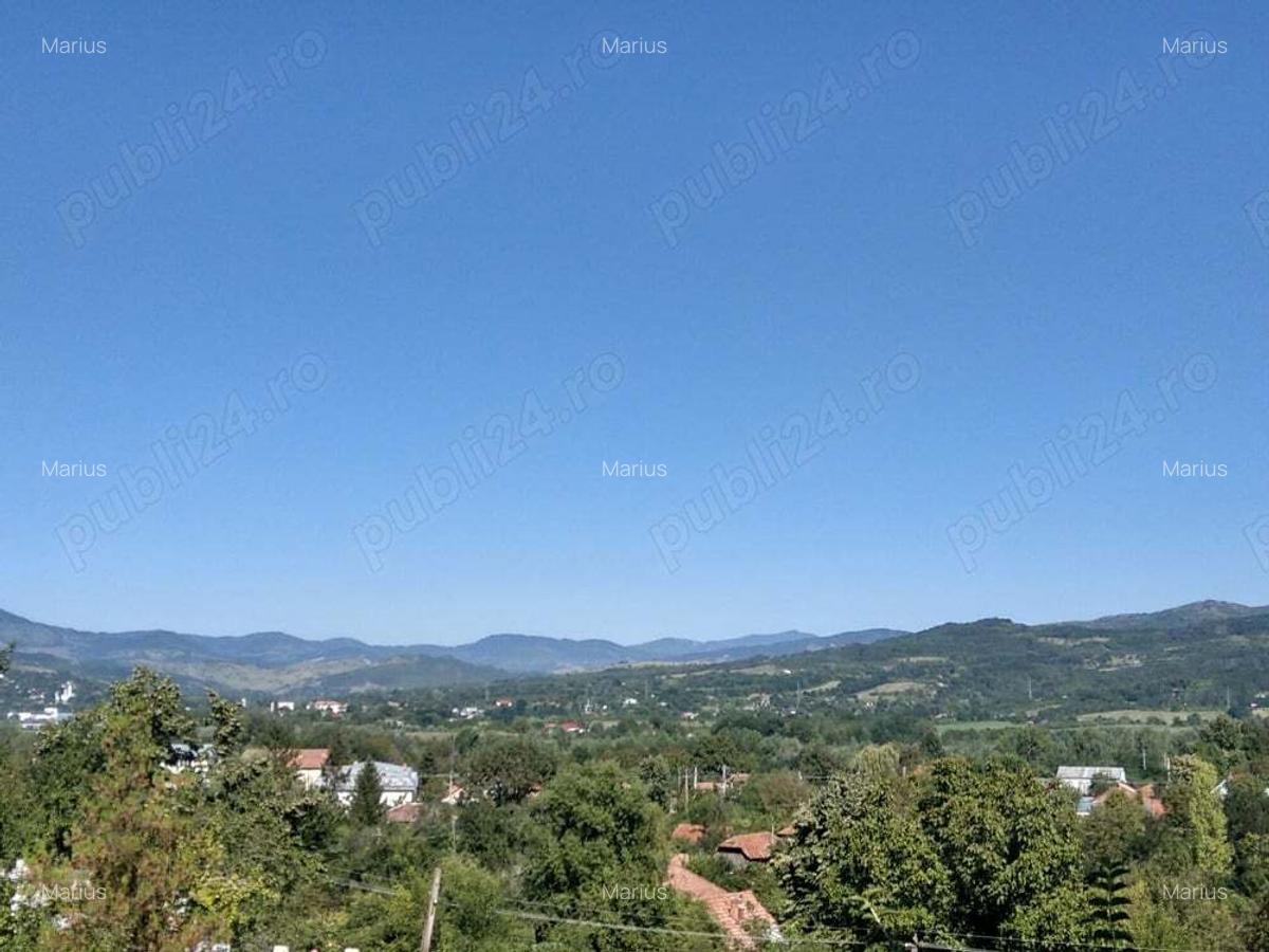 Casa de vacanta pe deal, D+P+M cu 8400 mp, teren - 10