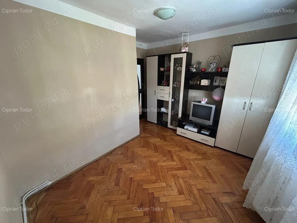 Apartament 3 camere, decomandat - zona Cetate - 11