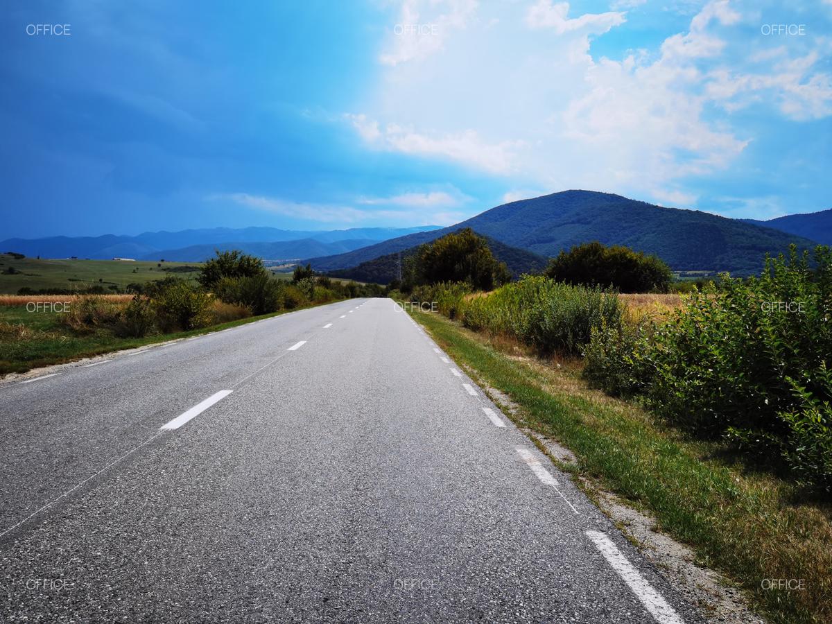 Teren intravilan cu acces asfaltat, situat între Săliște și Sibiel, la 300 m de - 3