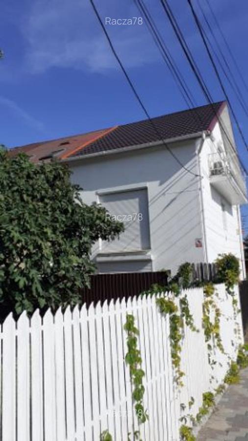 Vănzare casa cu 3 aparatemente separate la 50 m de plajă în Costineșt - 9
