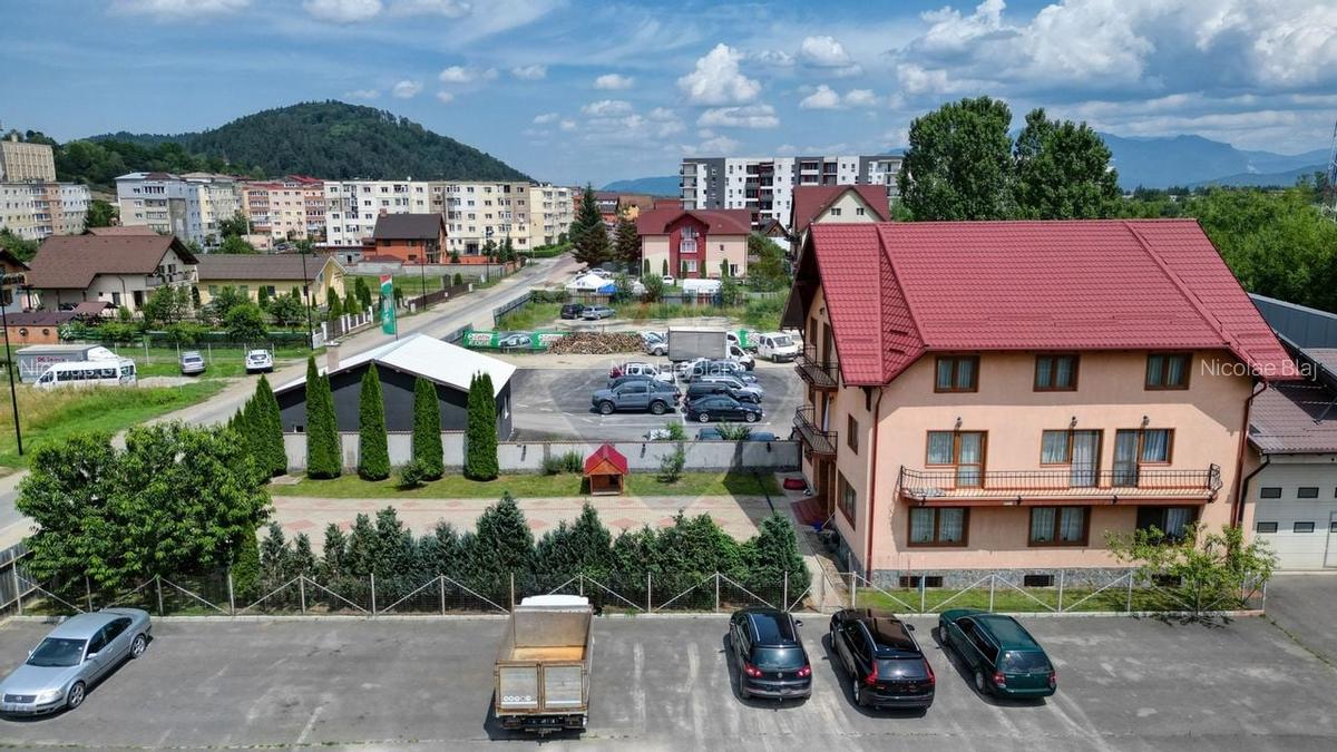 Vila cu potential in Zarnesti - 10 camere, curte mare - 8